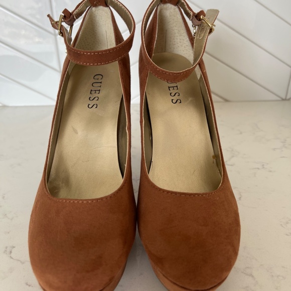 Shoes - Picture 2 of 7